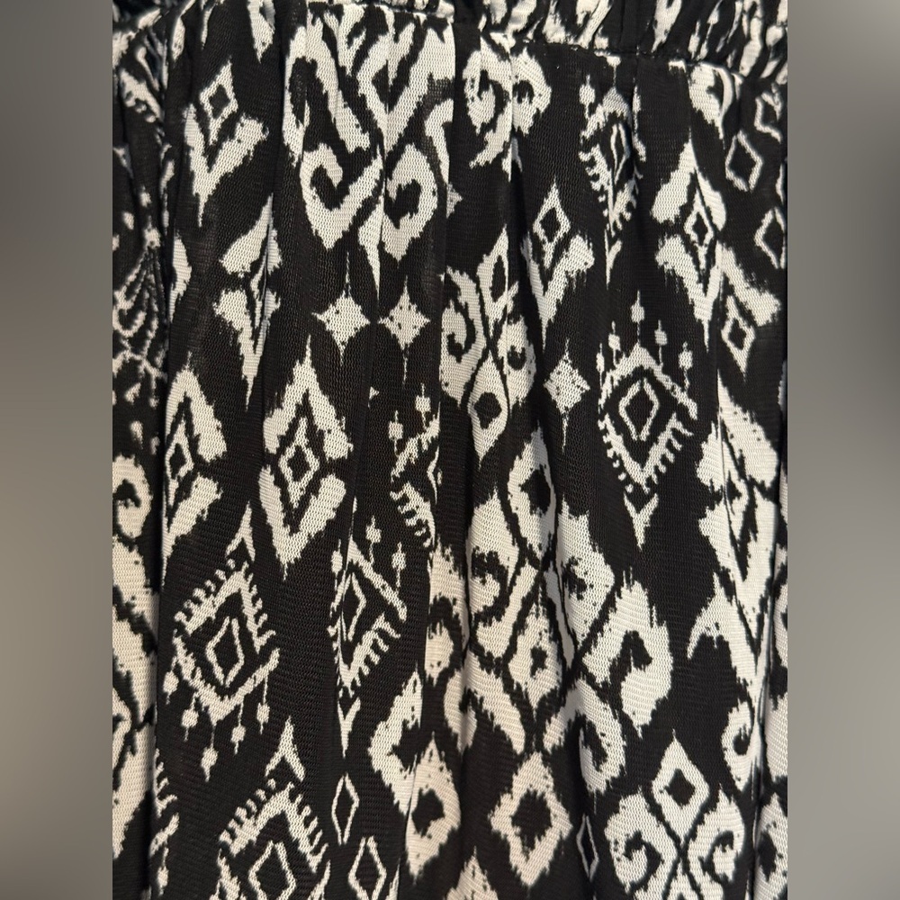 Old Navy Black and White Women's Camisole~L - Picture 4 of 7